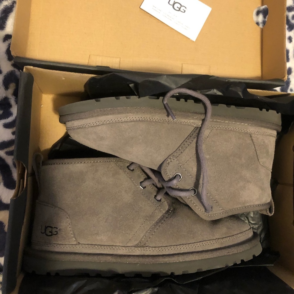 UGG mens Neumel Charcoal size 6